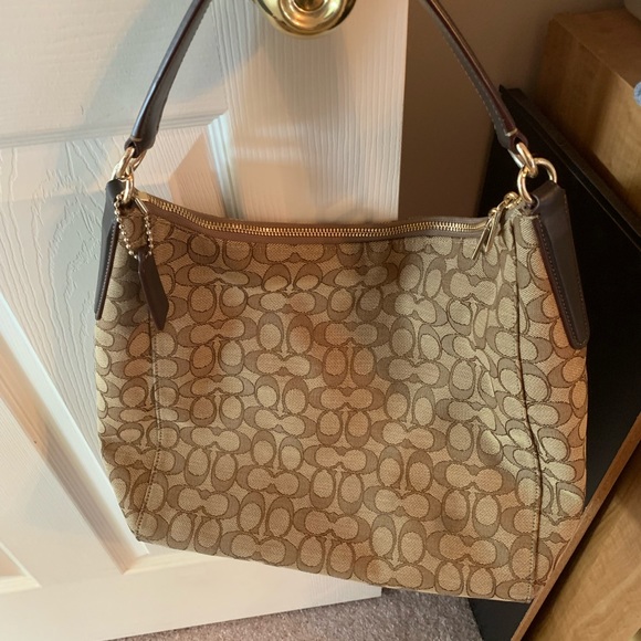 Coach purse 11.5 x 12 x 5. Great condition. Smoke free/pet friendly home. - Picture 2 of 12